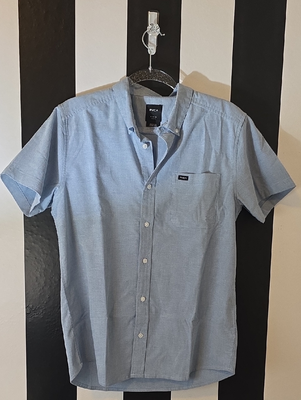 RVCA Men’s Light Blue Short-Sleeve Button-Down Shirt
